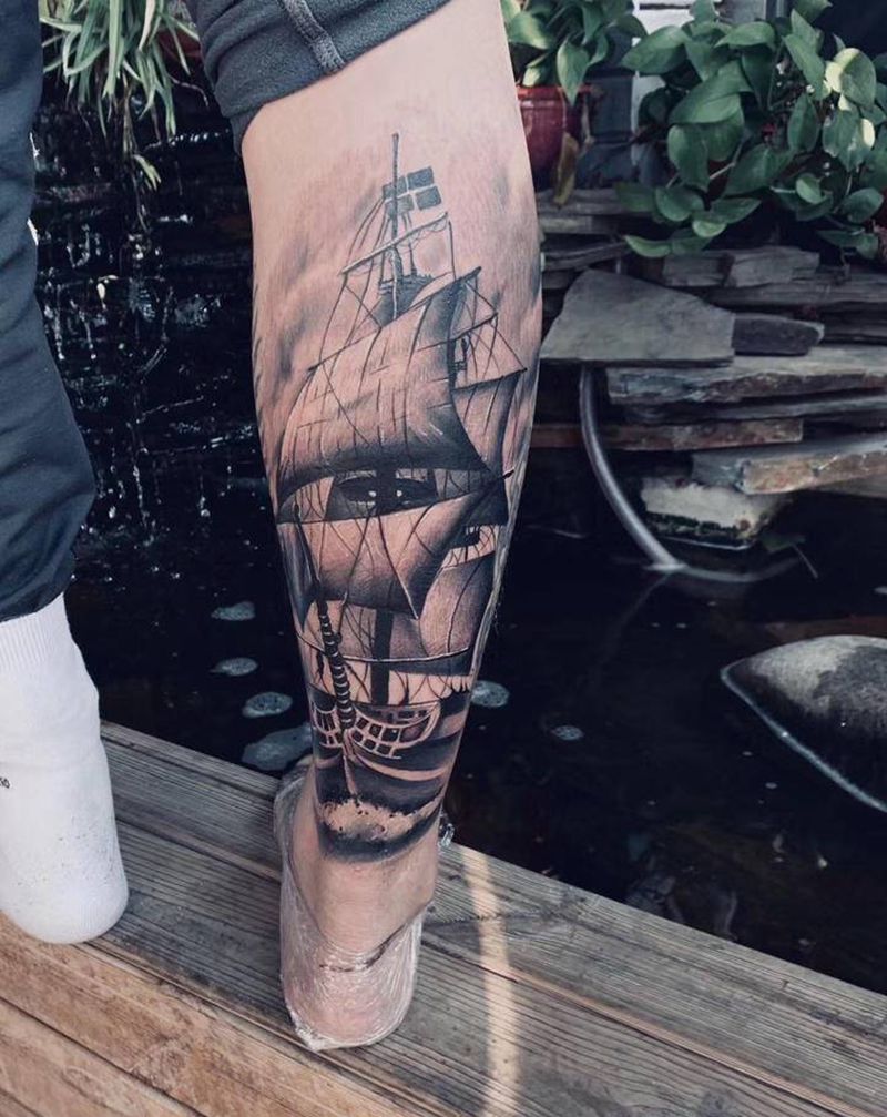 帆船纹身图片_腿部欧美写实帆船纹身图案