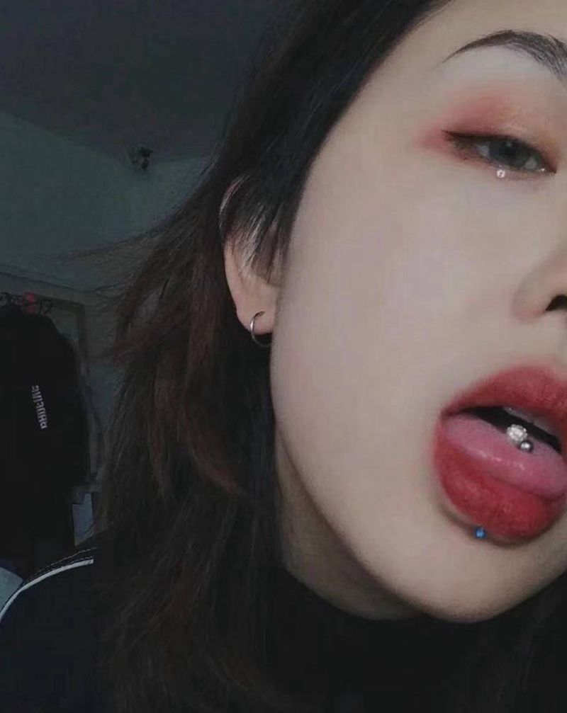 穿刺 舌钉纹身图片_点刺几何舌钉耳钉鼻钉纹身图案