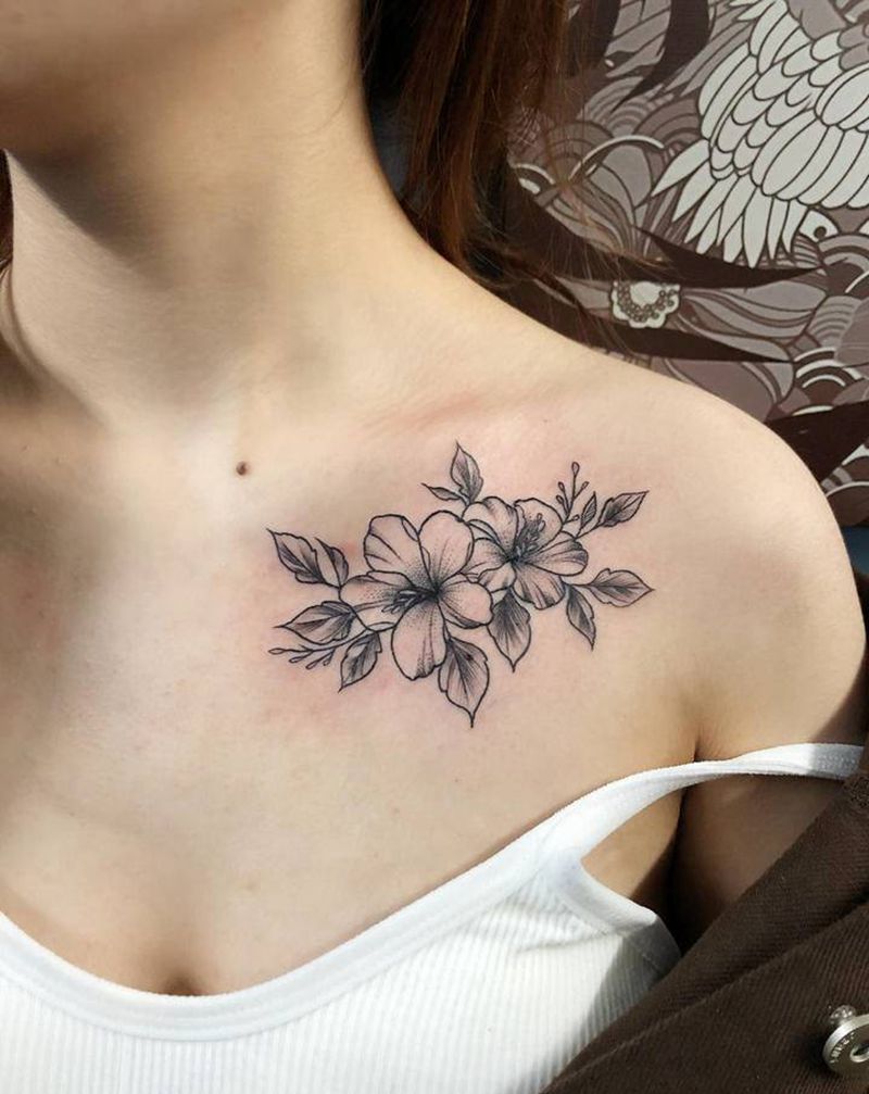 素花纹身图片_肩部点刺纹身图案