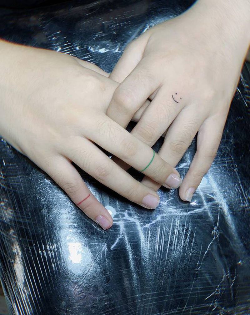 手指纹身彩色纹身图片_手部Old SchoolNew School手指纹身图案