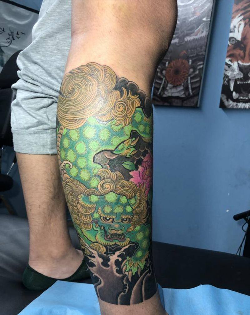 唐狮纹身图片_腿部老传统纹身图案