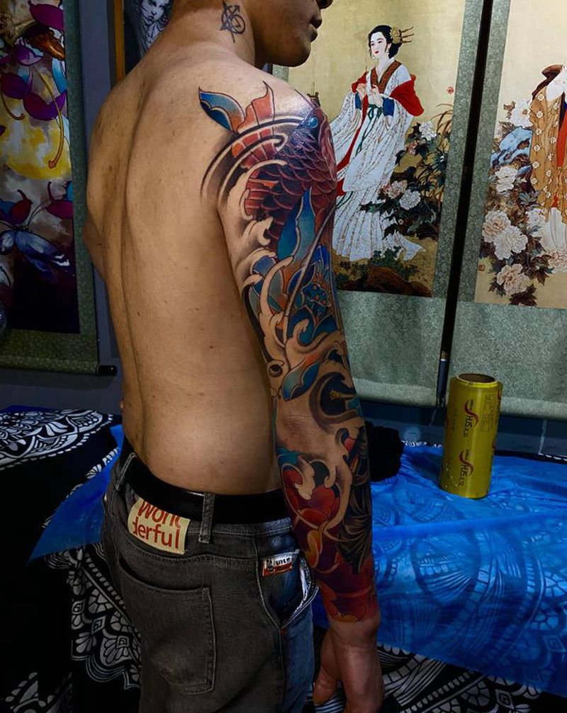 花臂 鱼 艺妓 牡丹 荷花纹身图片_手臂老传统新传统花臂鱼艺妓纹身图案