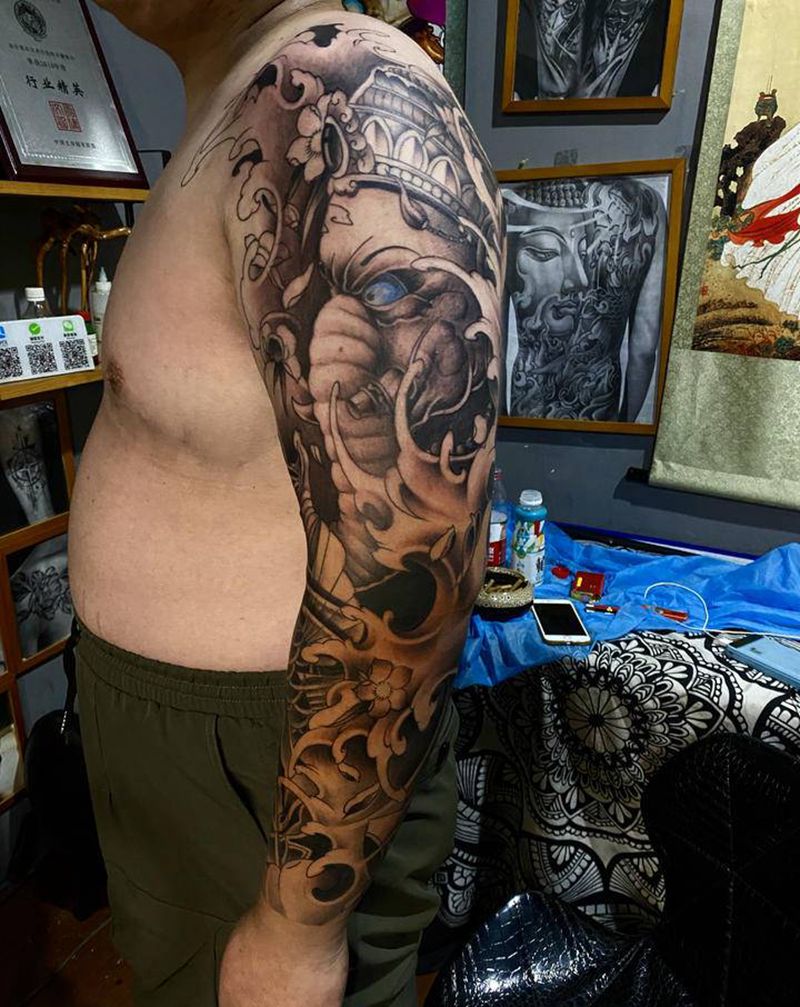 花臂象神 鲤鱼 荷花纹身图片_手臂老传统新传统花臂象神鲤鱼纹身图案