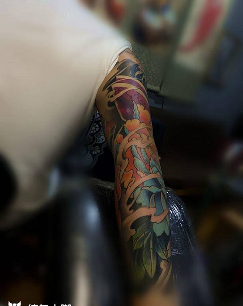 花臂艺妓 牡丹纹身图片_手臂新传统老传统花臂艺妓牡丹纹身图案