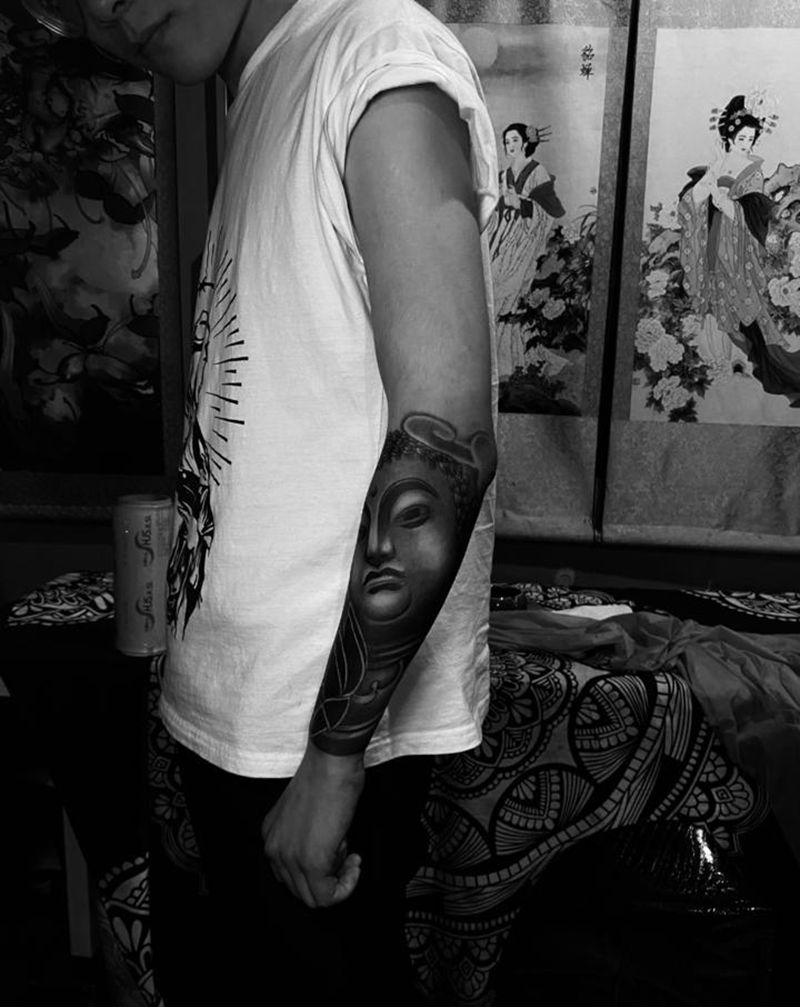 手臂佛遮盖纹身图片_手臂老传统新传统佛包小臂纹身图案