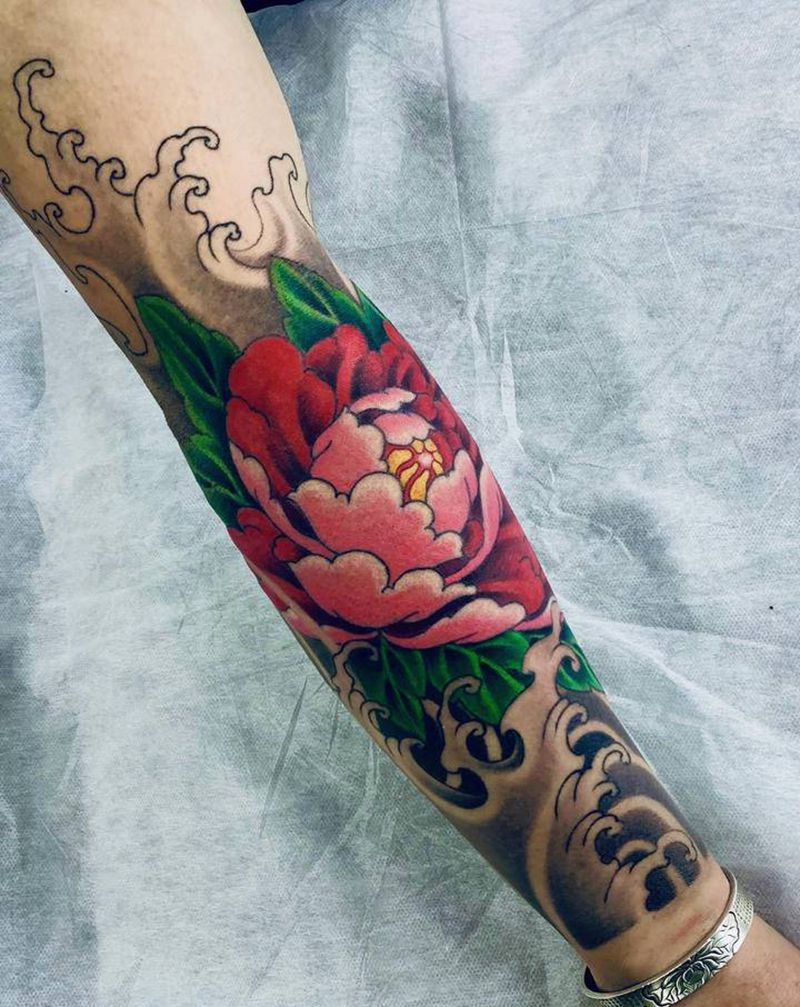水浪牡丹纹身图片_手臂新传统纹身图案