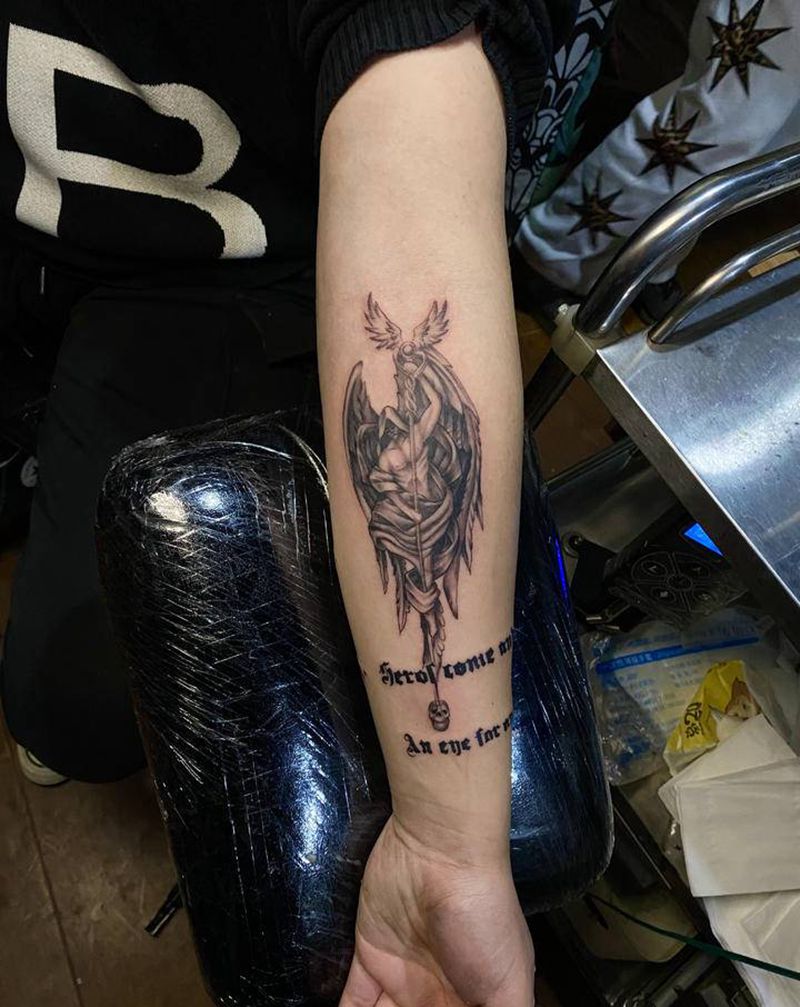 手臂 字母纹身图片_手臂欧美写实小臂字母纹身图案