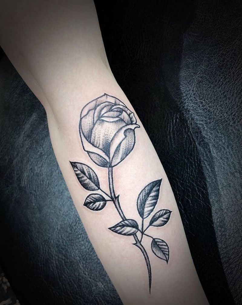 简约玫瑰纹身图片_腿部手臂小清新花纹身图案