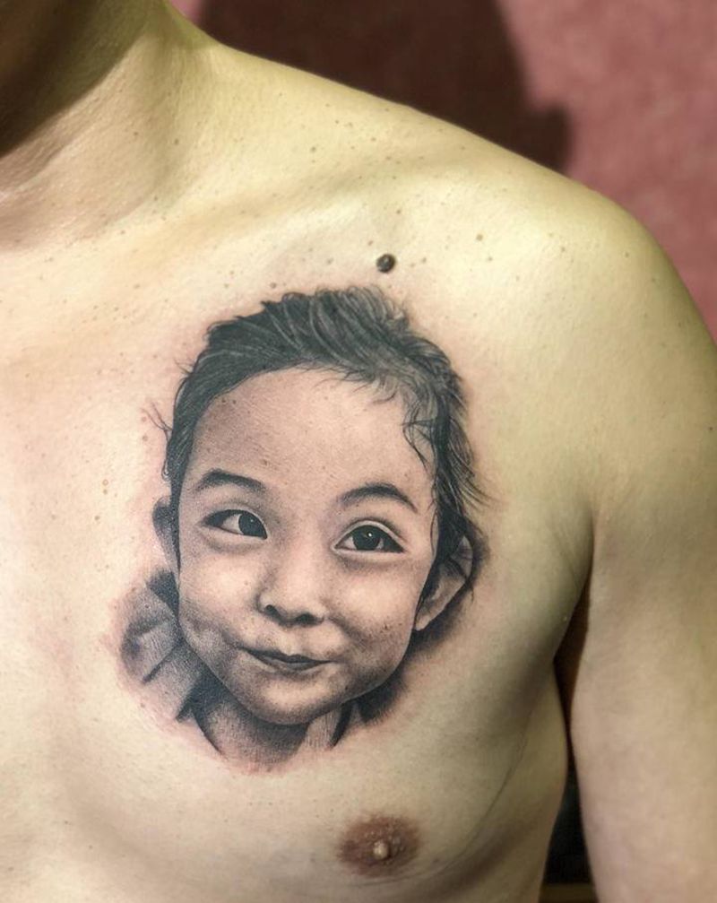 父爱如山纹身图片_胸部欧美写实纹身图案