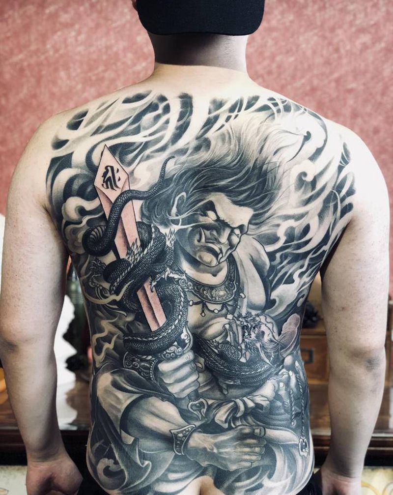 不动明王  已完工纹身图片_背部新传统纹身图案