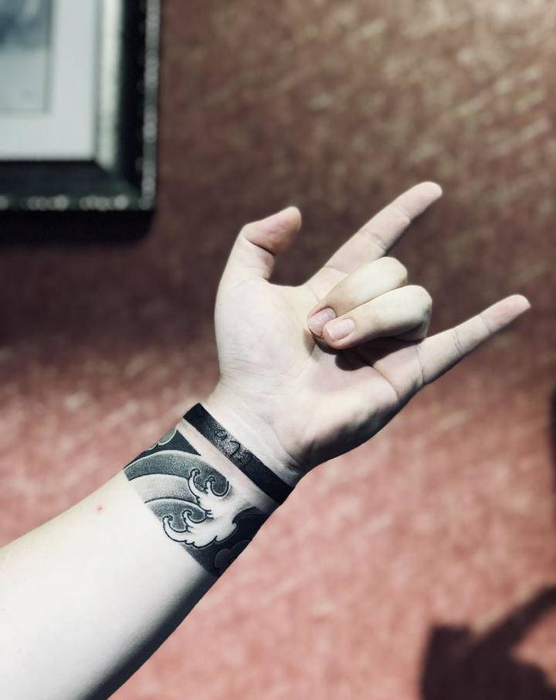 原创臂环为恢复后效果 全程圆五纹身图片_手臂老传统点刺纹身图案