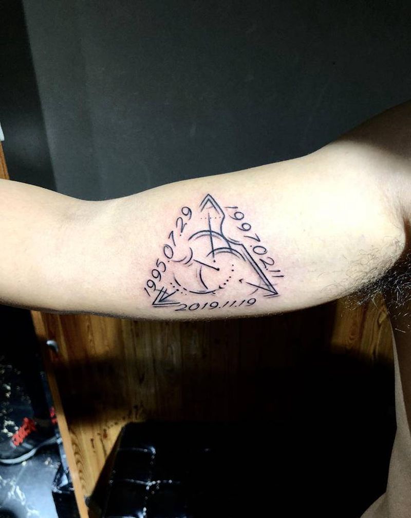 生日与图形结合的小清新纹身纹身图片_手臂背部几何小清新纹身图案