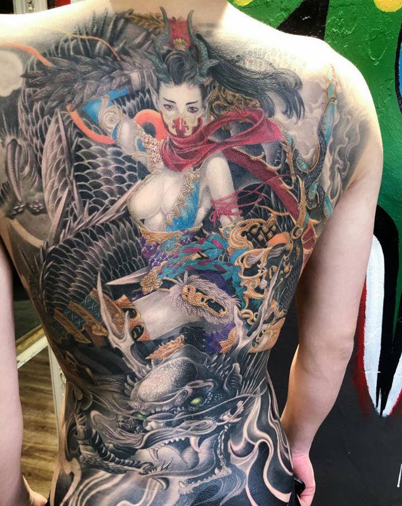 龙女满背纹身图片_背部新传统纹身图案