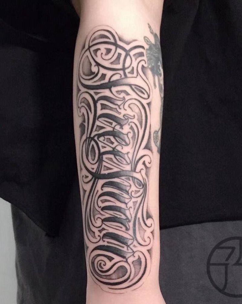 小臂花体纹身图片_花体字纹身图案