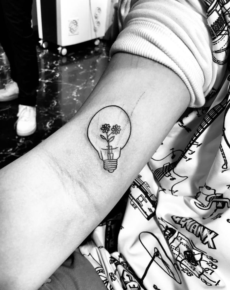 小清新灯泡纹身纹身图片_手臂腿部纹身图案