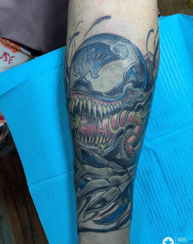 毒液加动漫纹身图片_手臂纹身图案