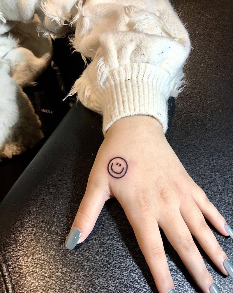 笑脸纹身纹身图片_手部手臂纹身图案