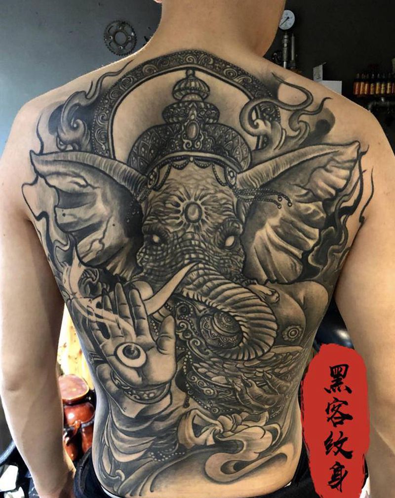 满背象神纹身图片_背部新传统纹身图案