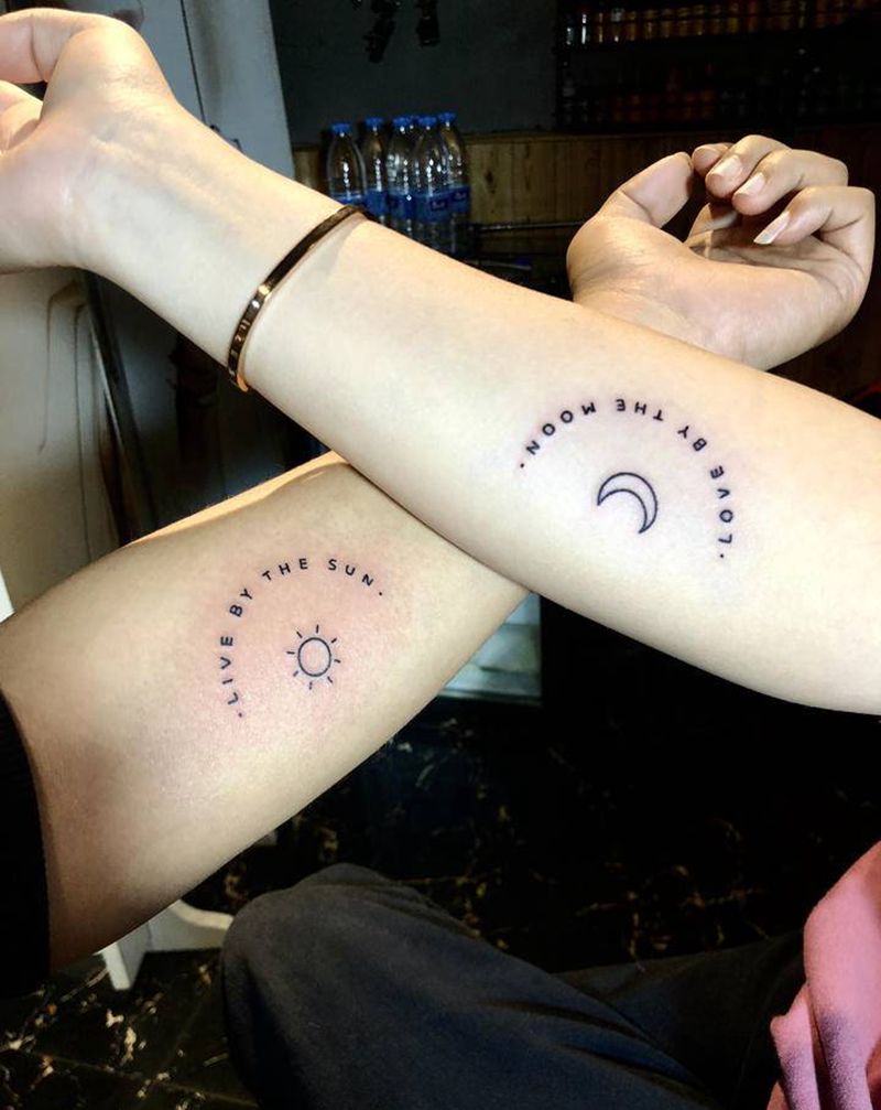 情侣纹身太阳月亮纹身图片_背部手臂New School花体字纹身图案