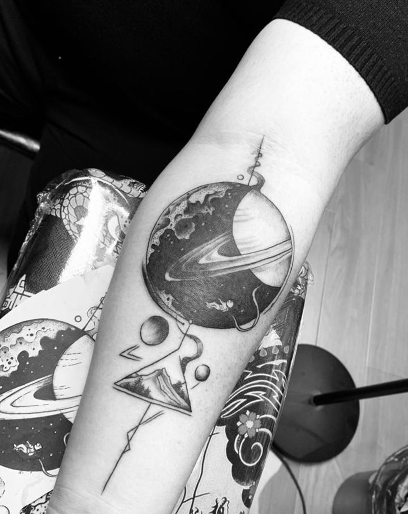 星空纹身图片_手臂水彩遮盖纹身图案