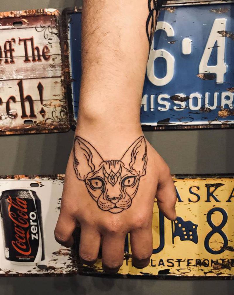 斯芬克斯猫纹身图片_手部纹身图案