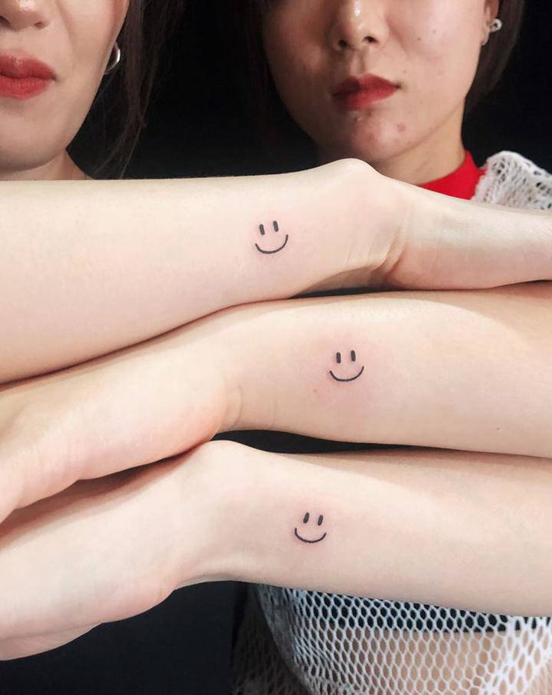 闺蜜小清新笑脸纹身纹身图片_手臂腿部小清新纹身图案