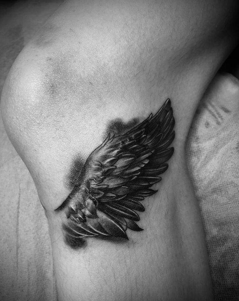 翅膀遮盖疤痕纹身图片_腿部新传统翅膀纹身图案