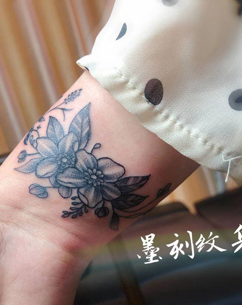 小素花纹身图片_手臂点刺几何纹身图案