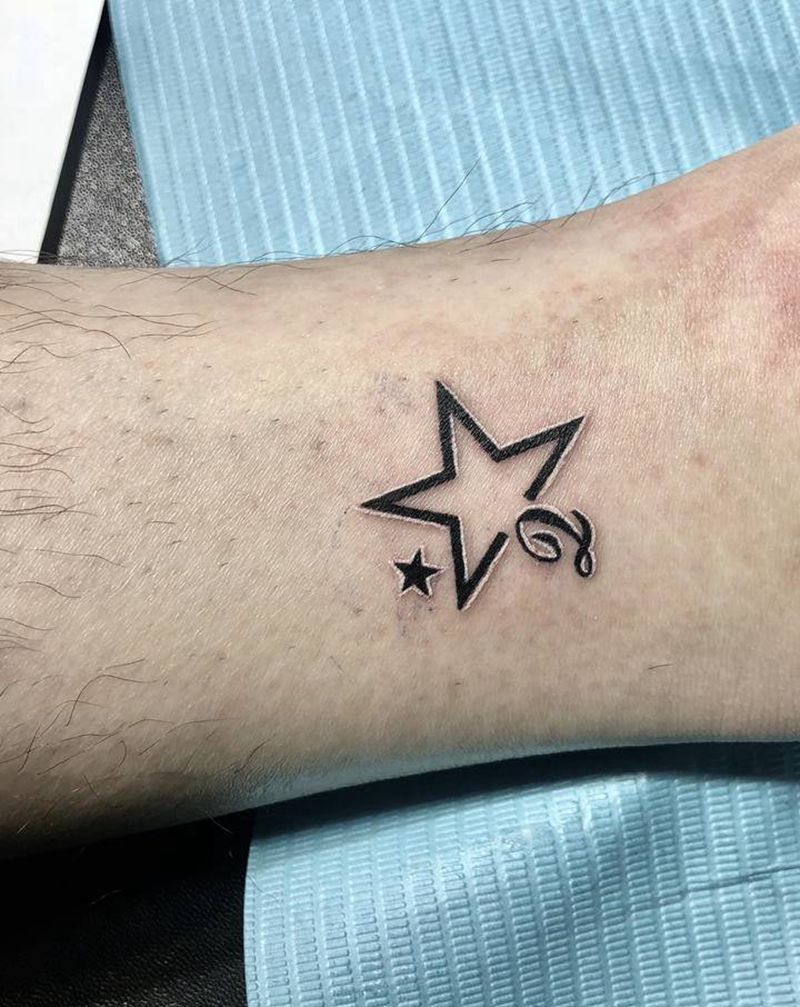 小清新五角星纹身纹身图片_手臂腿部花体字纹身图案