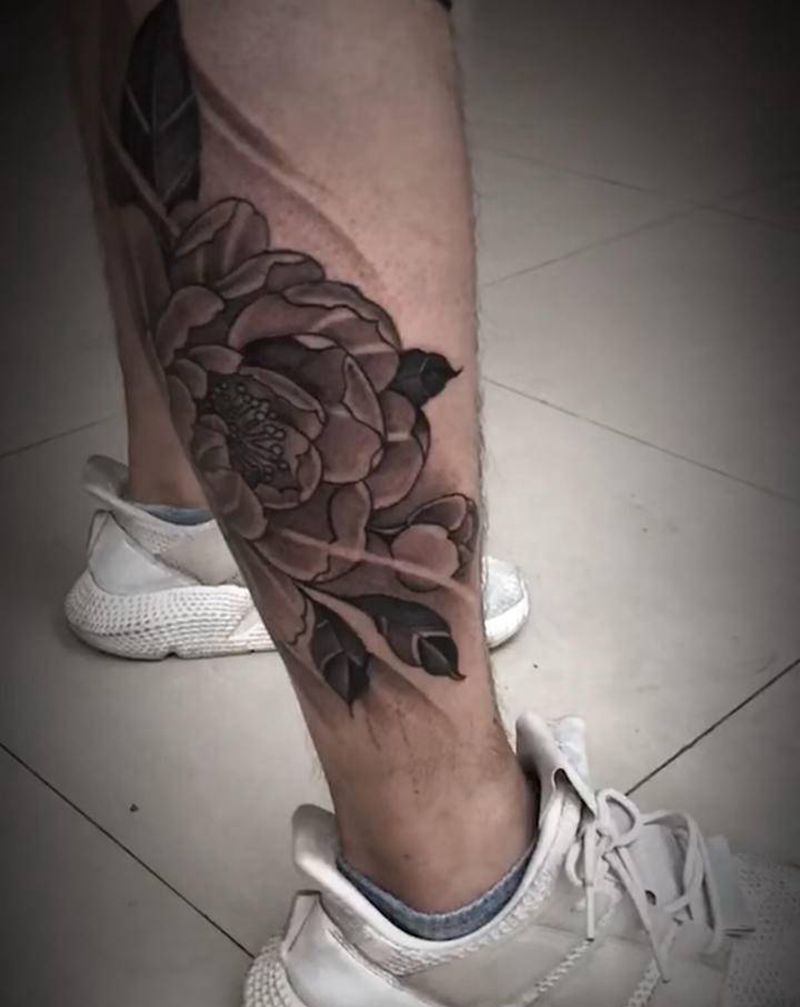 牡丹纹身图片_腿部纹身图案