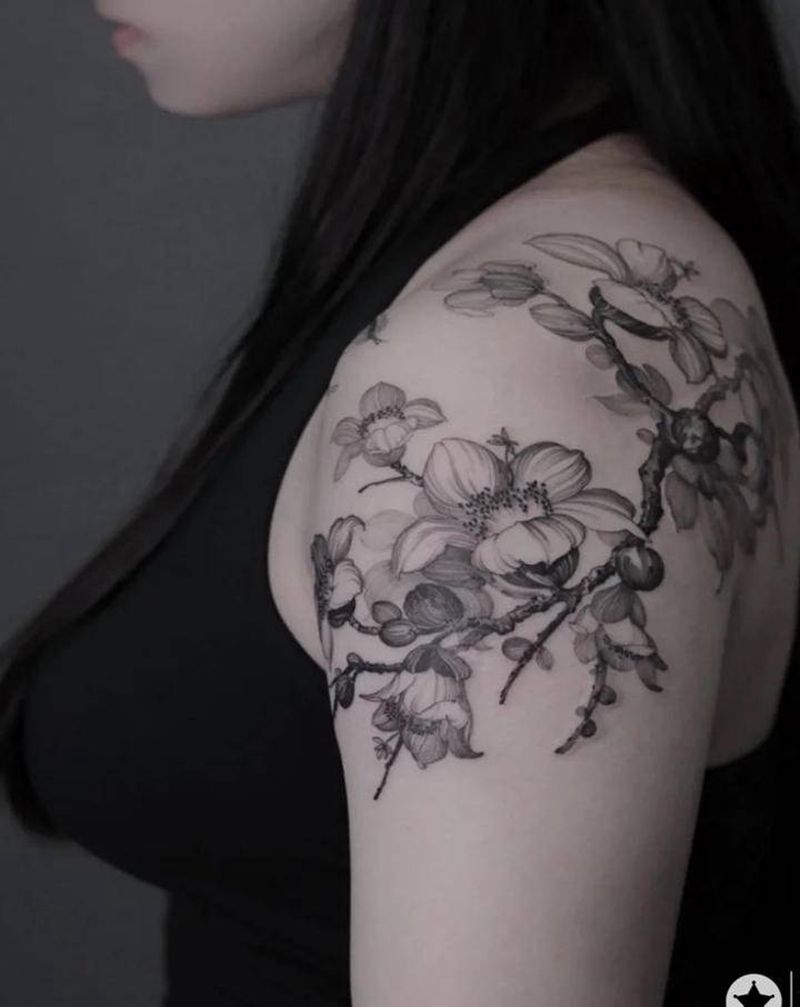 肩花纹身图片_肩部纹身图案