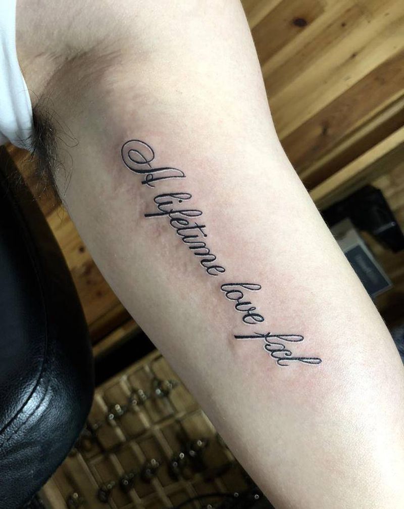 花体英文纹身图片_手臂腿部花体字纹身图案
