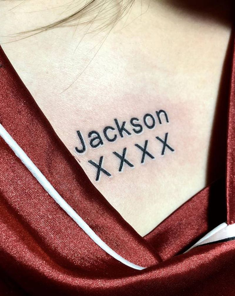 锁骨小清新英文纹身图片_胸部背部花体字纹身图案