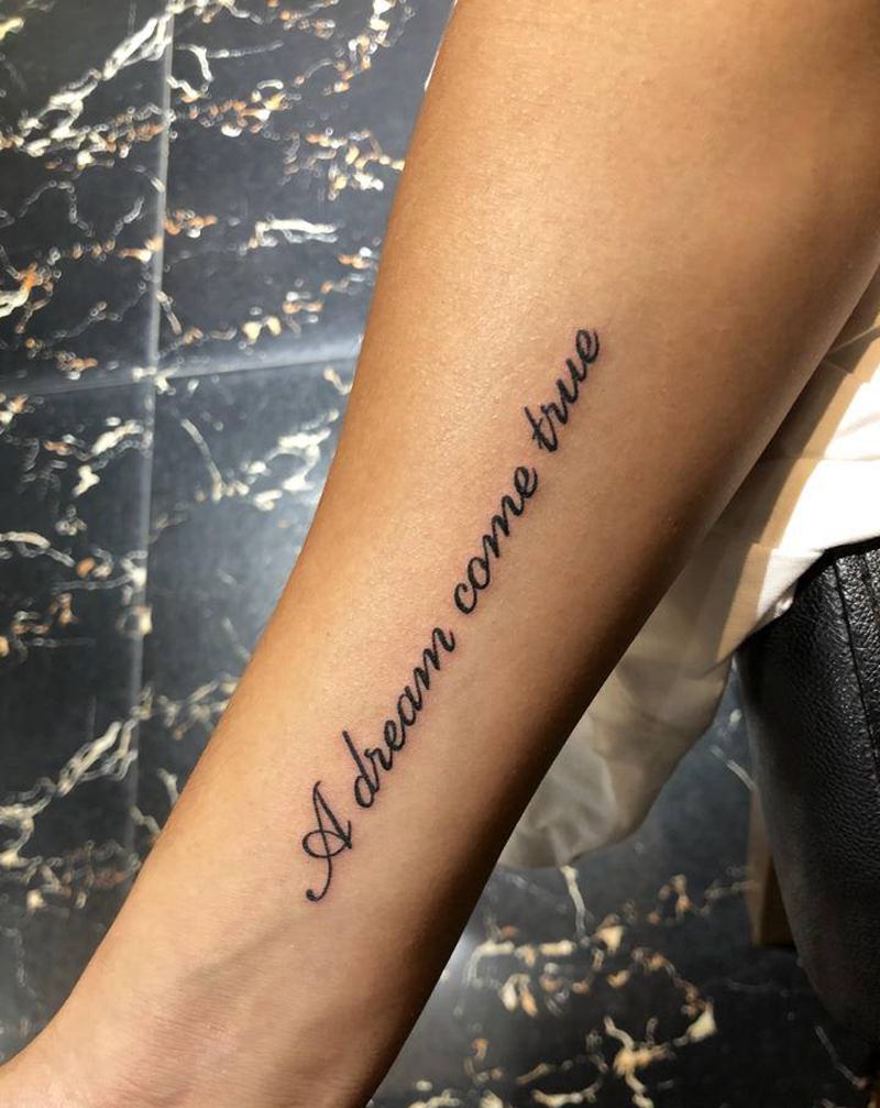 花体英文纹身图片_手臂腿部花体字纹身图案