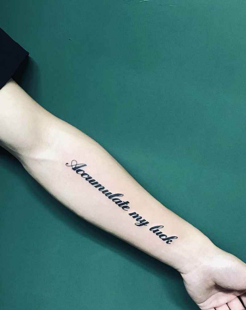 小字母纹身图片_手臂纹身图案