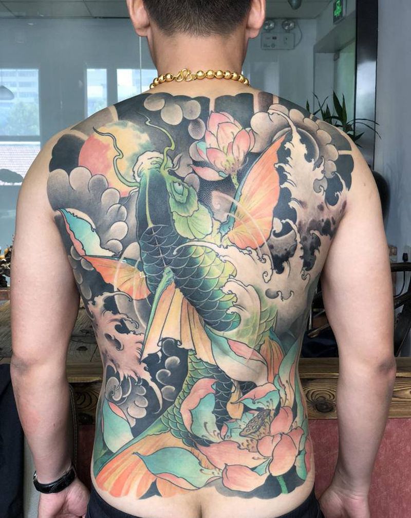 鲤鱼纹身图片_背部新传统纹身图案