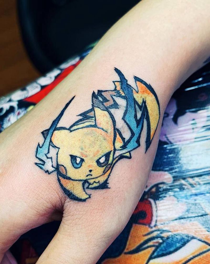 皮卡丘纹身图片_手部卡通纹身图案