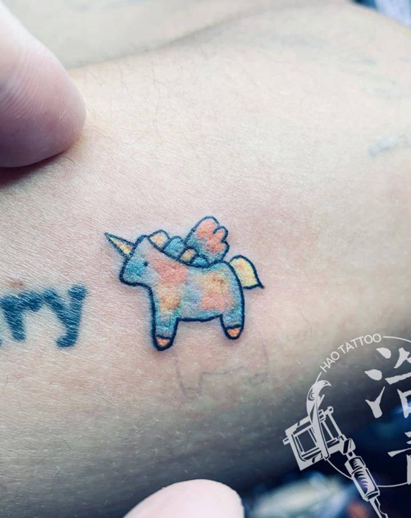 小独角兽纹身图片_手臂水彩纹身图案