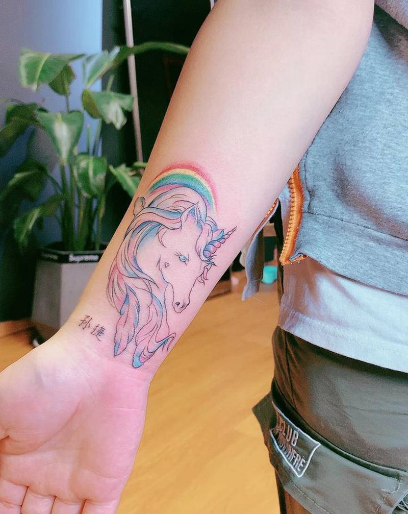 独角兽纹身图片_手臂水彩纹身图案