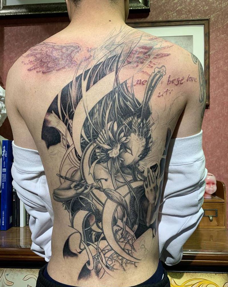 黑白画意纹身图片_背部新传统纹身图案