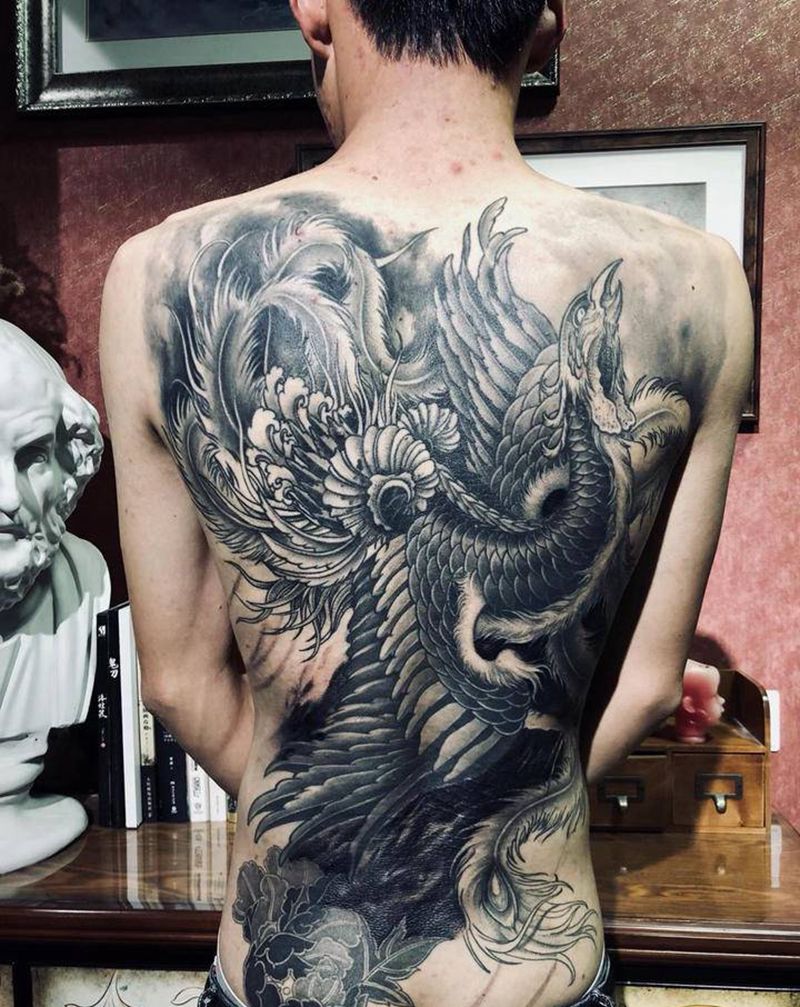 凤凰纹身图片_背部新传统纹身图案