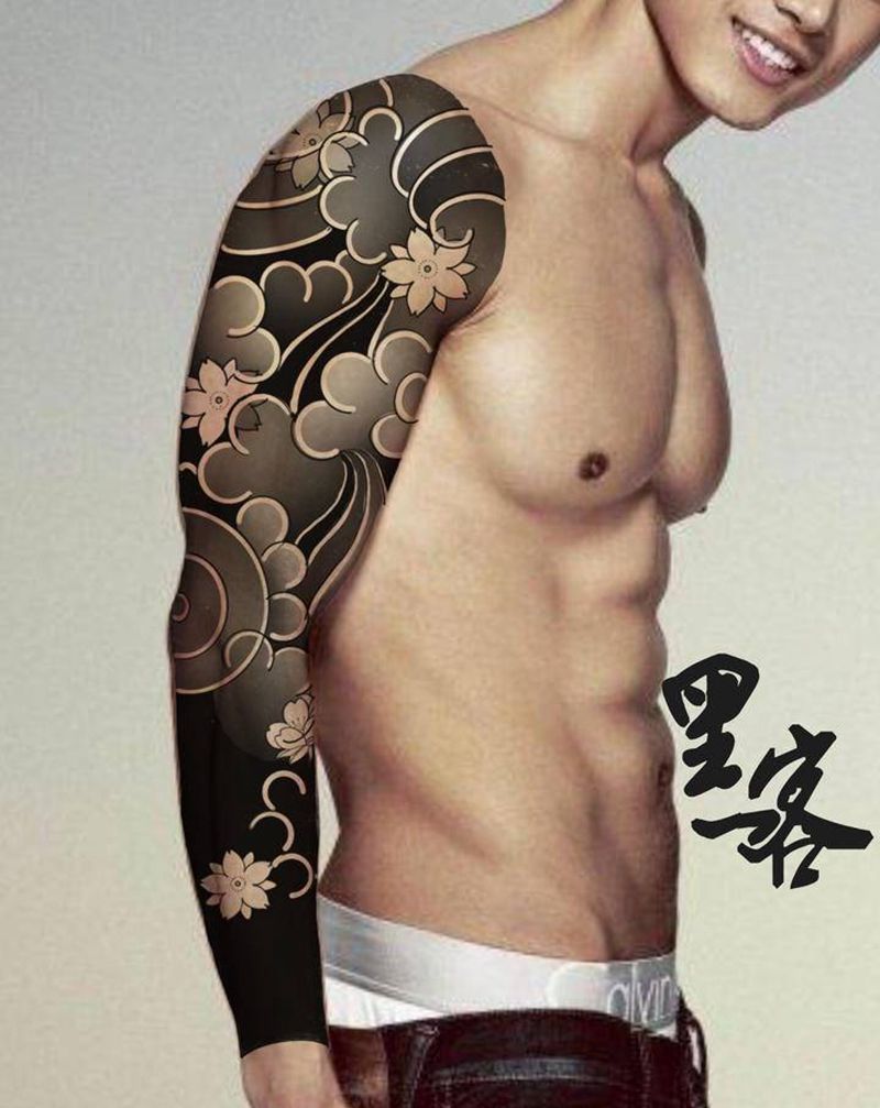 云雾樱花纹身图片_手臂老传统樱花老传统云雾纹身图案