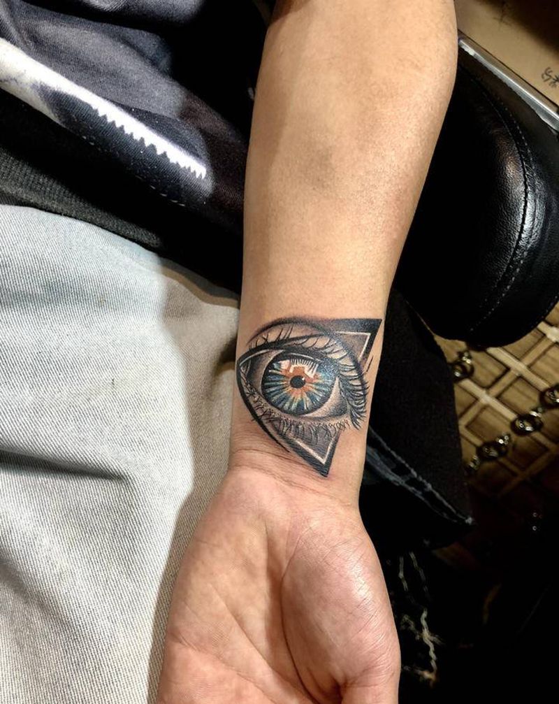 手腕眼睛纹身纹身图片_手臂背部New School欧美写实纹身图案