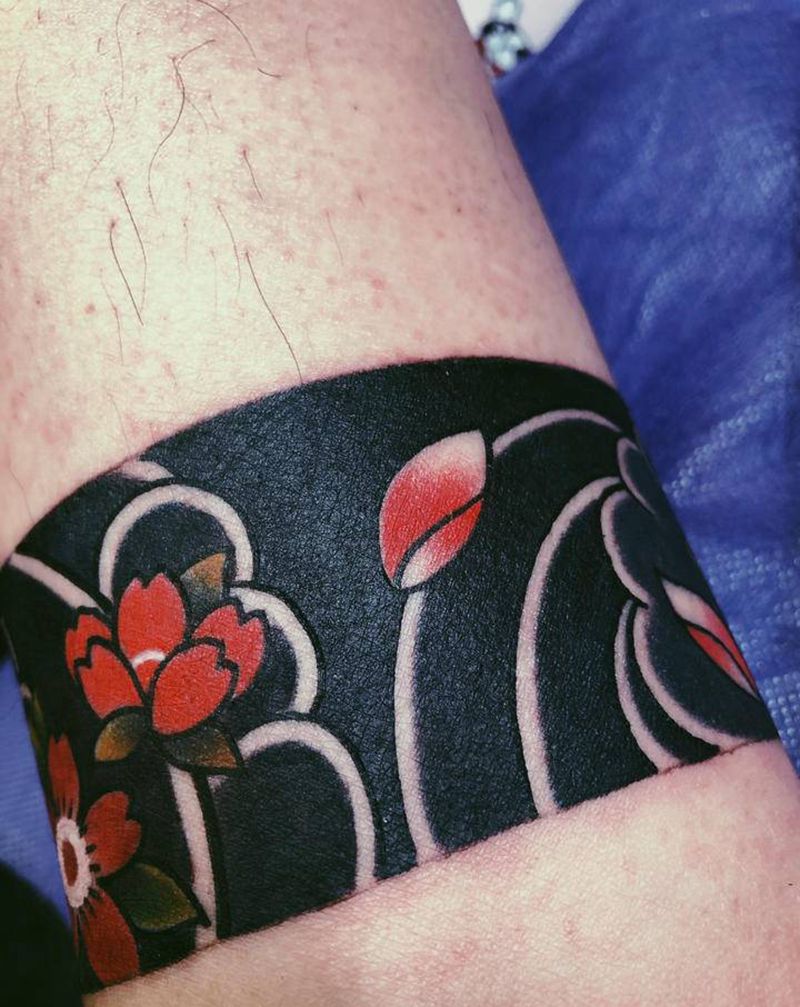 传统臂环纹身图片_腿部老传统纹身图案