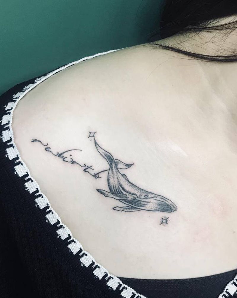 鲸鱼纹身图片_肩部纹身图案