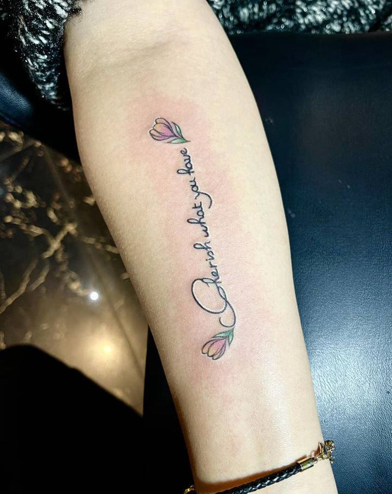 小清新花朵英文纹身纹身图片_胸部手臂花体字纹身图案