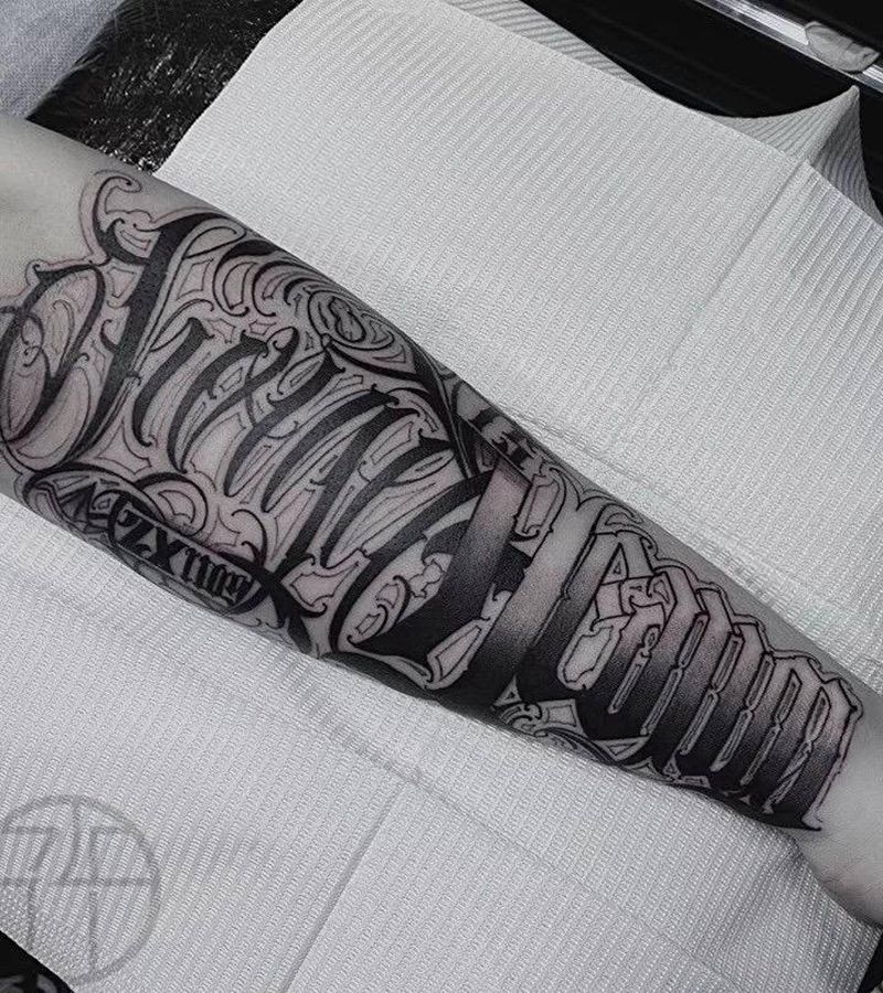 小臂花体纹身图片_手臂花体字纹身图案