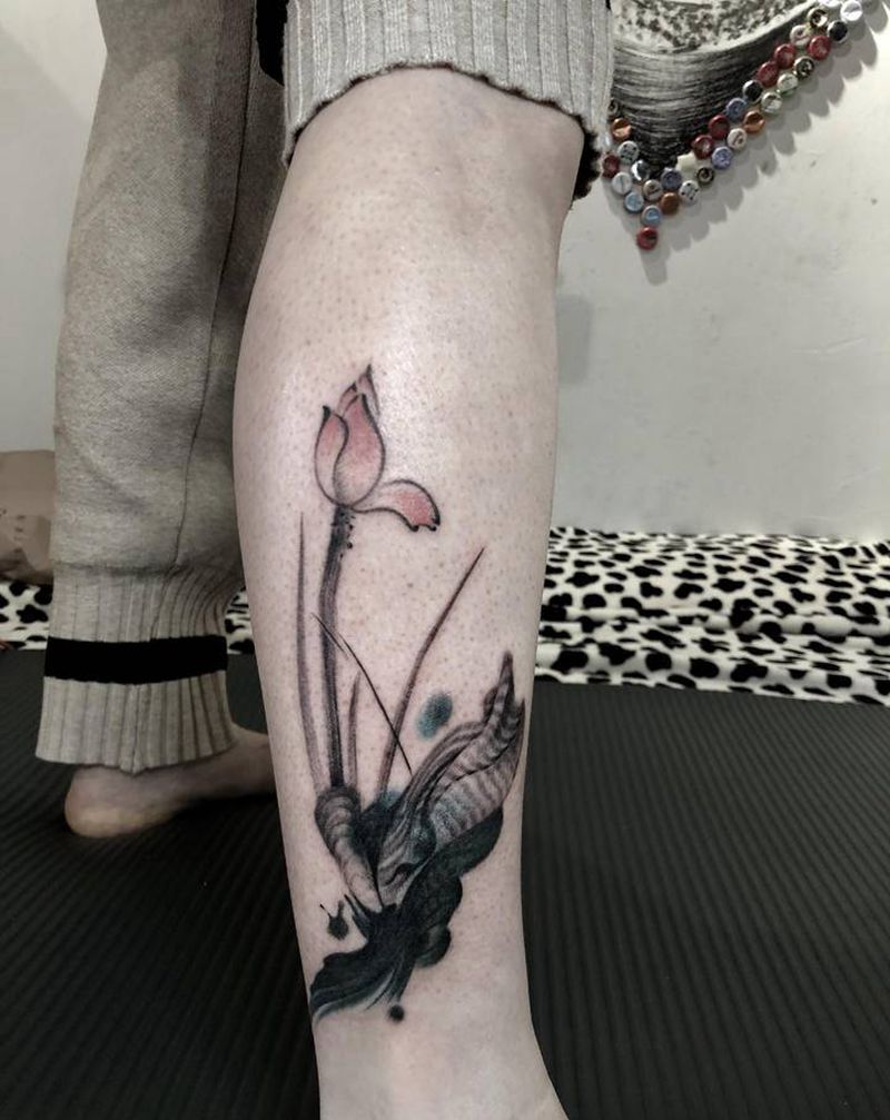 水墨莲叶纹身图片_腿部水墨纹身图案