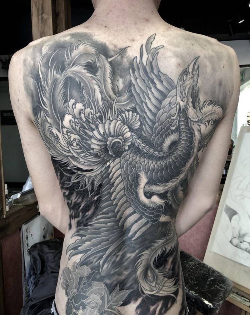 凤凰纹身图片_背部新传统纹身图案