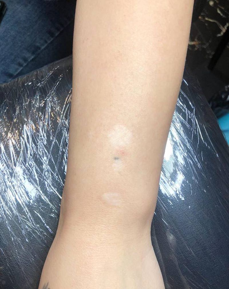 遮盖疤痕作品纹身图片_手臂腿部花体字水彩纹身图案